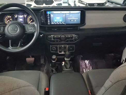 Used 2025 Jeep Gladiator Nighthawk image 10