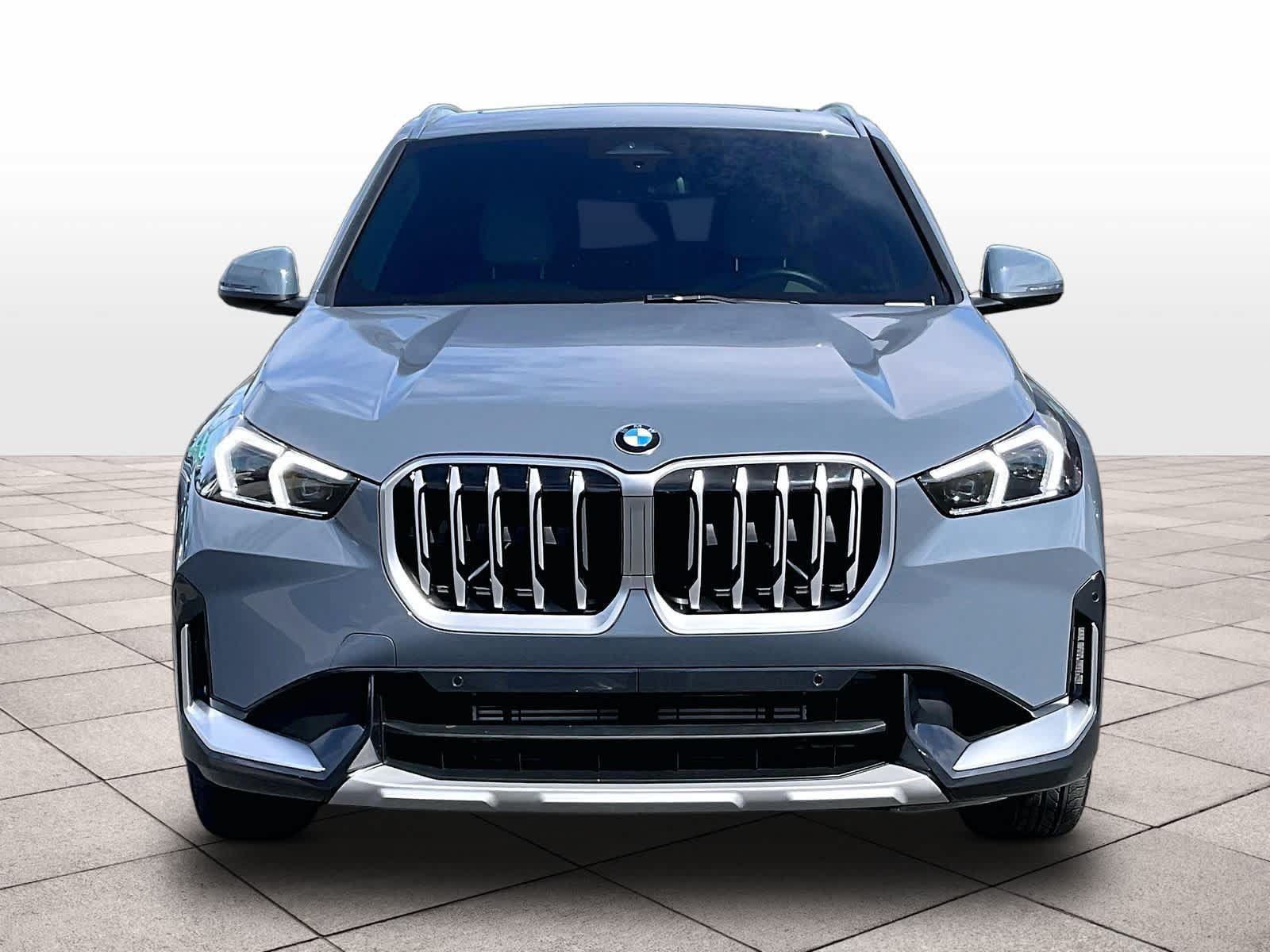 Used 2025 BMW X1 xDrive28i w/ Convenience Package AWD/4WD image 3