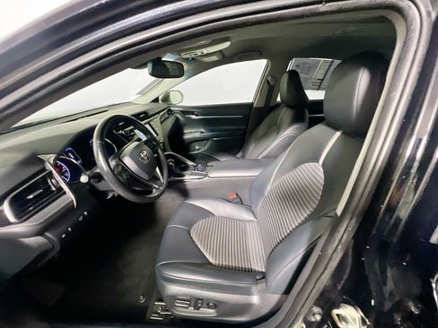 Used 2020 Toyota Camry SE w/ Convenience Package FWD image 14