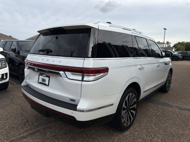 Used 2024 Lincoln Navigator Reserve AWD/4WD image 6