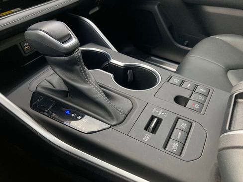 Used 2023 Toyota Highlander XLE image 25