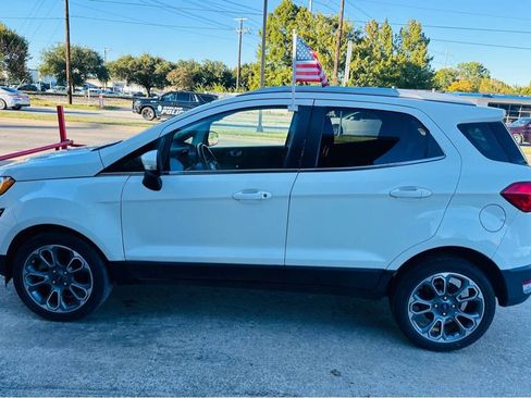 Used 2020 Ford EcoSport Titanium image 2
