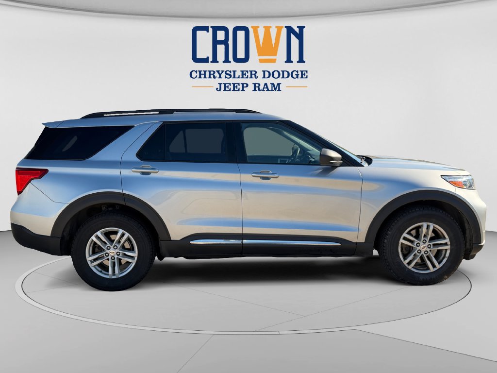 Used 2021 Ford Explorer XLT w/ Equipment Group 202A AWD/4WD image 2