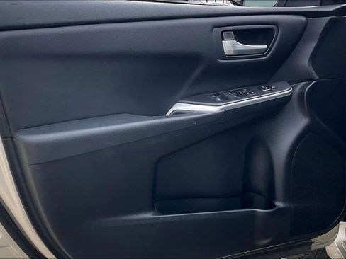 Used 2017 Toyota Camry SE image 21