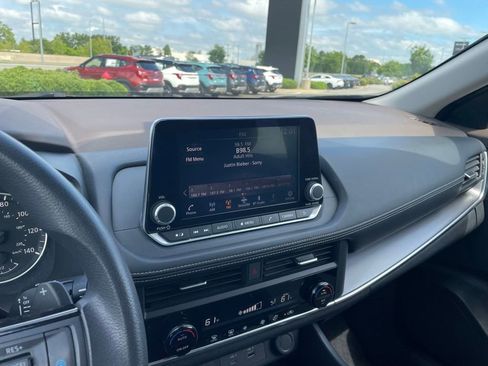 Used 2023 Nissan Rogue SV AWD/4WD image 16