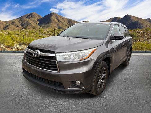 Used 2016 Toyota Highlander XLE AWD/4WD image 13