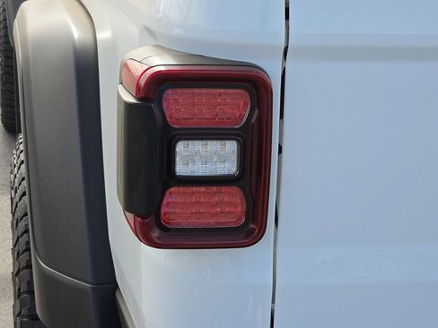 Used 2026 Jeep Gladiator Mojave AWD/4WD image 9