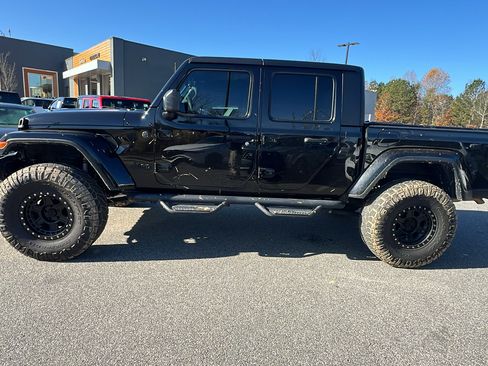 Used 2023 Jeep Gladiator Sport image 11