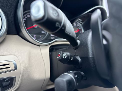 Used 2017 Mercedes-Benz C 300 4MATIC Sedan image 45