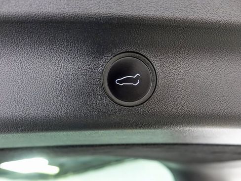 Used 2023 Tesla Model Y Long Range image 40