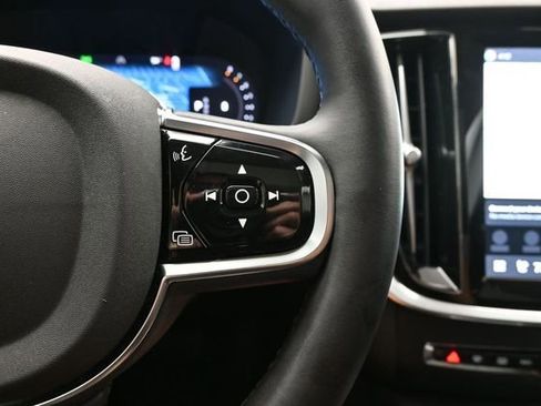 Used 2025 Volvo S60 B5 Plus FWD image 24