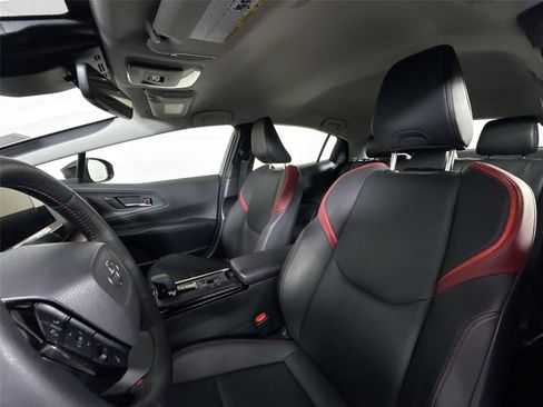 Certified 2025 Toyota Prius Plug-In Hybrid image 3