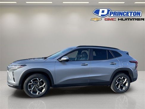 Certified 2025 Chevrolet Trax LT w/ LT Convenience Package image 4