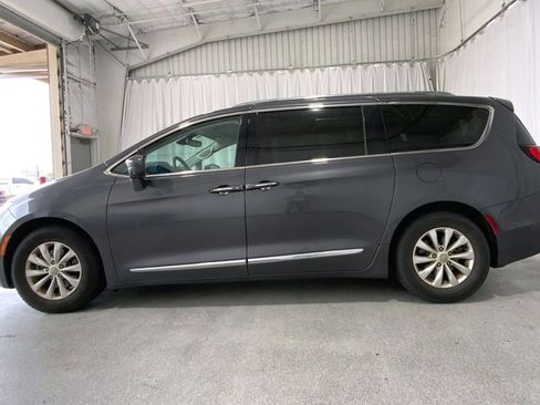 Used 2018 Chrysler Pacifica Touring-L Plus w/ Advanced Safetytec Group image 26