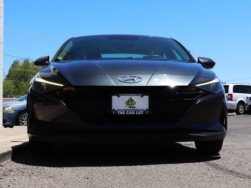 Used 2021 Hyundai Elantra SE FWD image 17