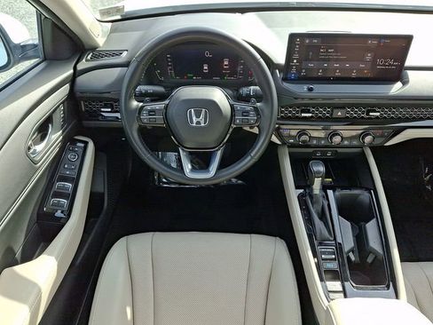 Used 2023 Honda Accord Touring image 11