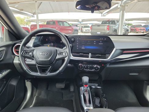 Used 2025 Chevrolet Trax RS w/ Driver Confidence Package FWD image 14