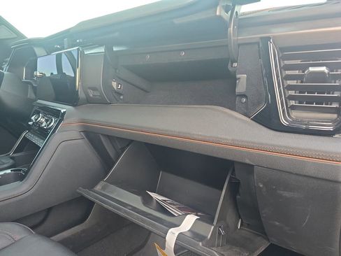 Used 2025 GMC Sierra 1500 AT4 w/ AT4 Premium Package image 18