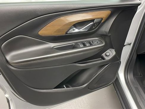 Used 2021 GMC Terrain SLE w/ Driver Convenience Package image 8