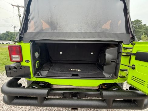 Used 2012 Jeep Wrangler Sahara w/ Connectivity Group AWD/4WD image 15