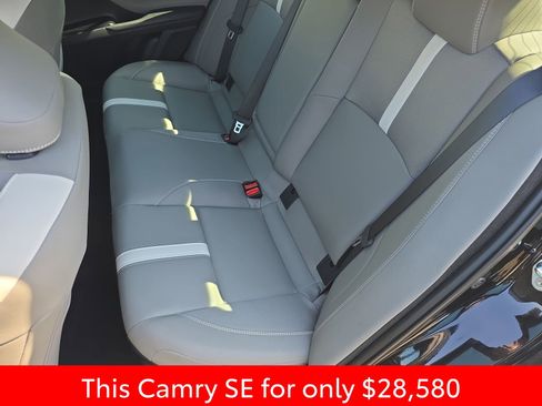 Used 2025 Toyota Camry SE w/ Convenience Package image 20