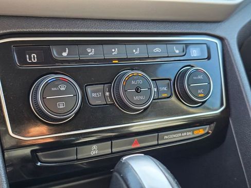 Used 2022 Volkswagen Atlas SE image 29