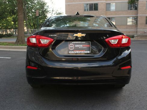 Used 2017 Chevrolet Cruze LT FWD image 8