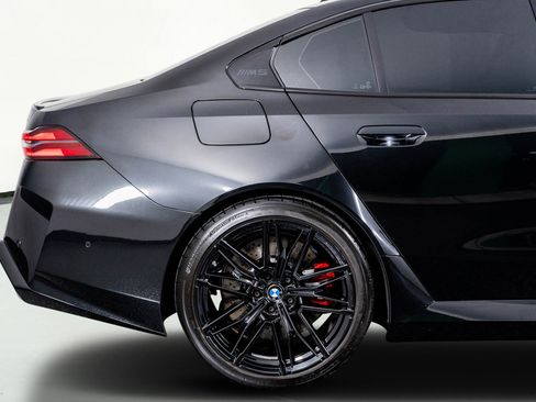 Used 2025 BMW M5 w/ Executive Package image 13