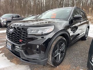 Used 2025 Ford Explorer ST video 1