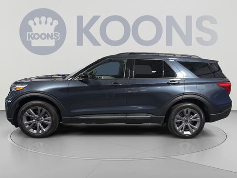 Used 2022 Ford Explorer XLT w/ Equipment Group 202A AWD/4WD image 2