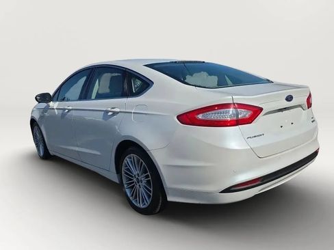 Used 2016 Ford Fusion SE w/ Equipment Group 202A FWD image 6