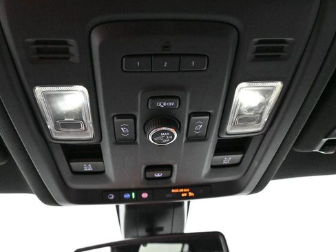 Used 2021 GMC Yukon XL AT4 w/ AT4 Premium Plus Package AWD/4WD image 31