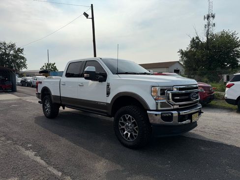 Used 2022 Ford F250 Lariat w/ Lariat Ultimate Package AWD/4WD image 3