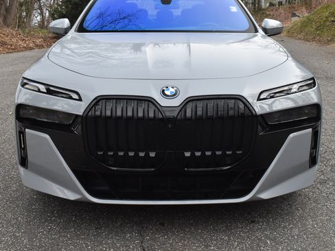 Used 2023 BMW i7 xDrive60 AWD/4WD image 14