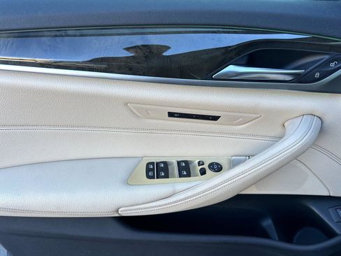 Used 2018 BMW 530e w/ Premium Package 2 image 10