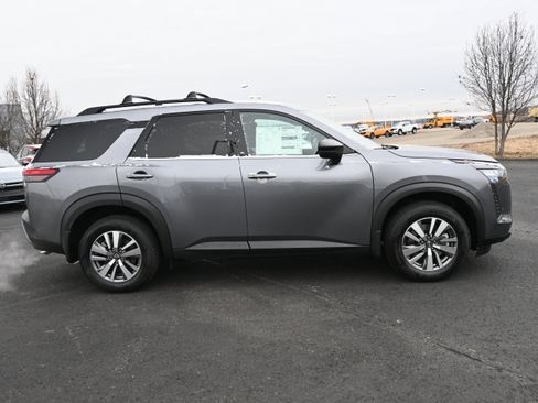 New 2026 Nissan Pathfinder SL image 5