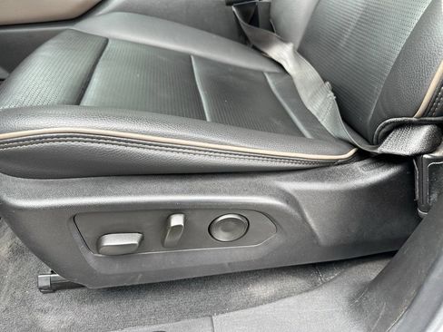 Used 2023 GMC Canyon Denali image 12