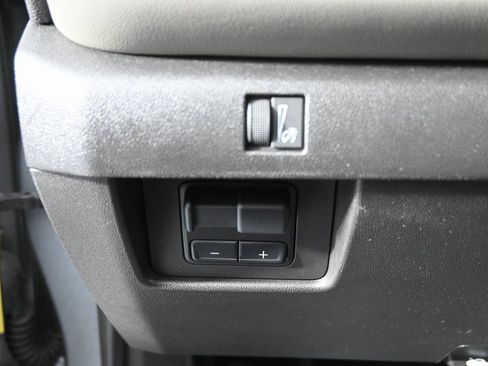 Used 2024 Chevrolet Colorado ZR2 w/ Technology Package image 23