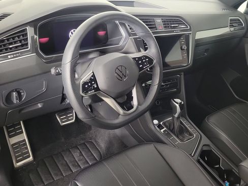 Used 2024 Volkswagen Tiguan SE R-Line FWD image 19