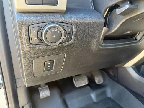 Used 2015 Ford F150 Lariat image 24