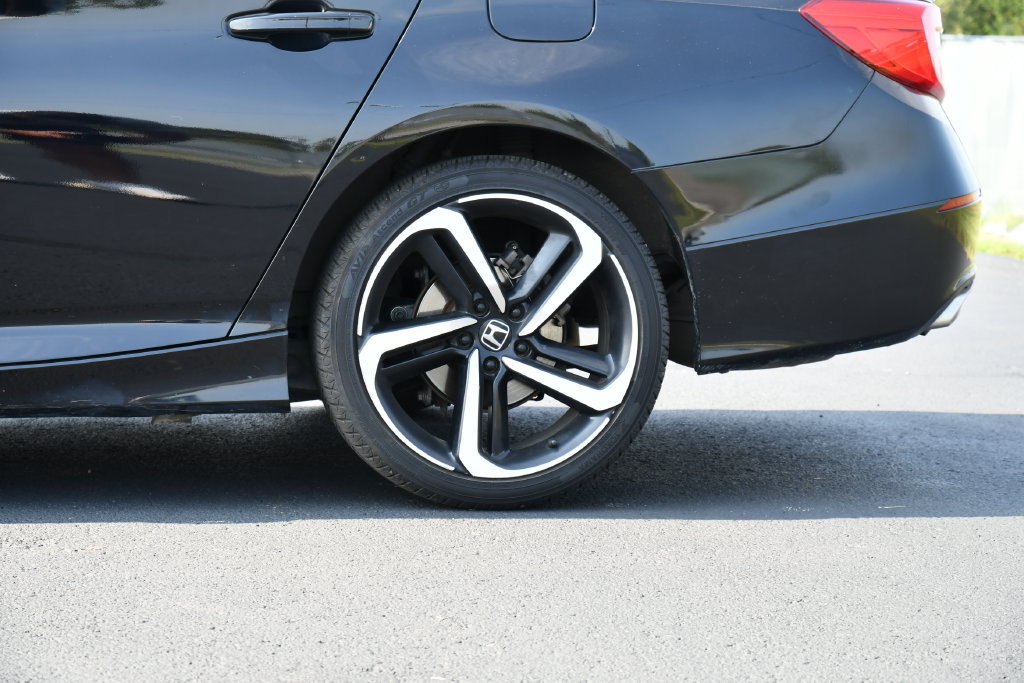 Used 2018 Honda Accord Sport image 11