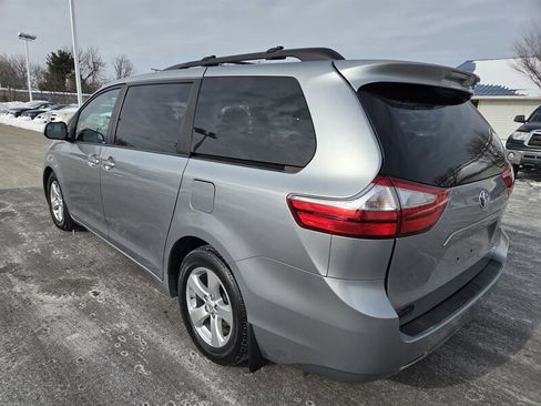 Used 2015 Toyota Sienna LE image 5