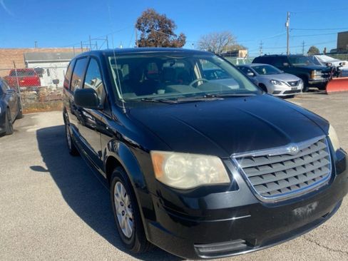 Used 2008 Chrysler Town & Country LX image 3