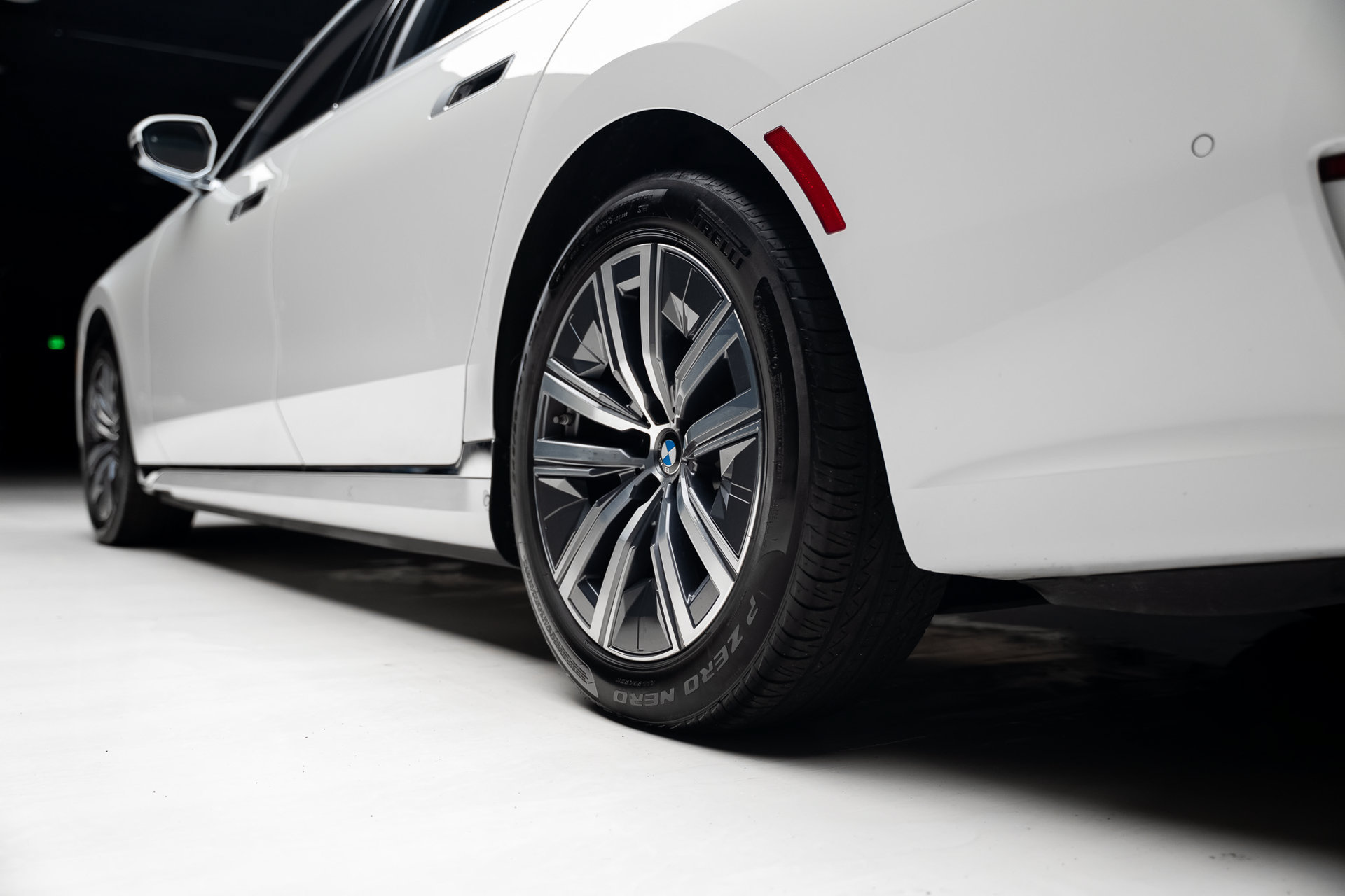 Used 2024 BMW i7 eDrive50 w/ Executive Package RWD image 75