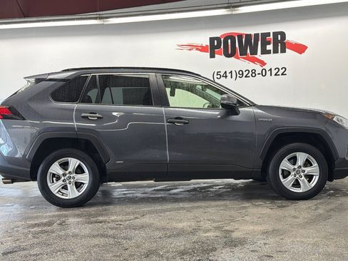 Used 2021 Toyota RAV4 XLE w/ Convenience Package image 2