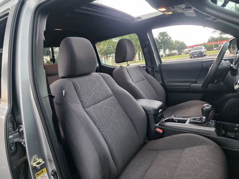 Used 2016 Toyota Tacoma TRD Off-Road AWD/4WD image 25