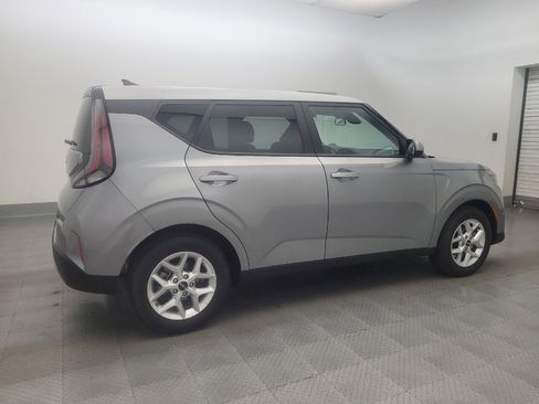 Used 2025 Kia Soul LX w/ LX Technology Package FWD image 10