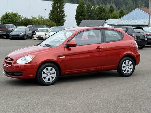 Used 2010 Hyundai Accent GS FWD image 3