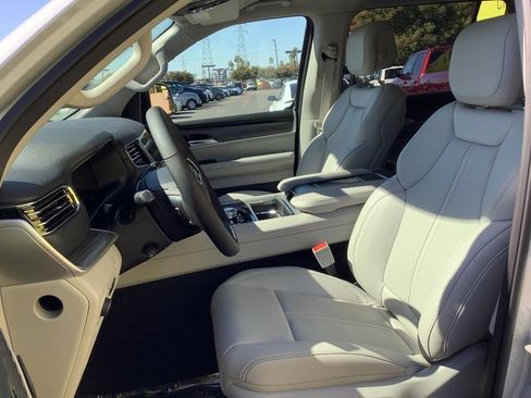 New 2023 Jeep Wagoneer Series III w/ Preferred Equipment Group image 8