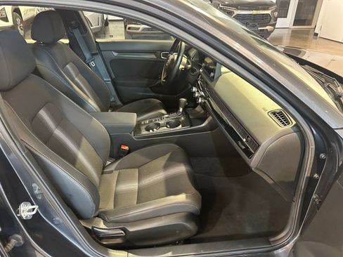 Used 2025 Honda Civic Sport image 36